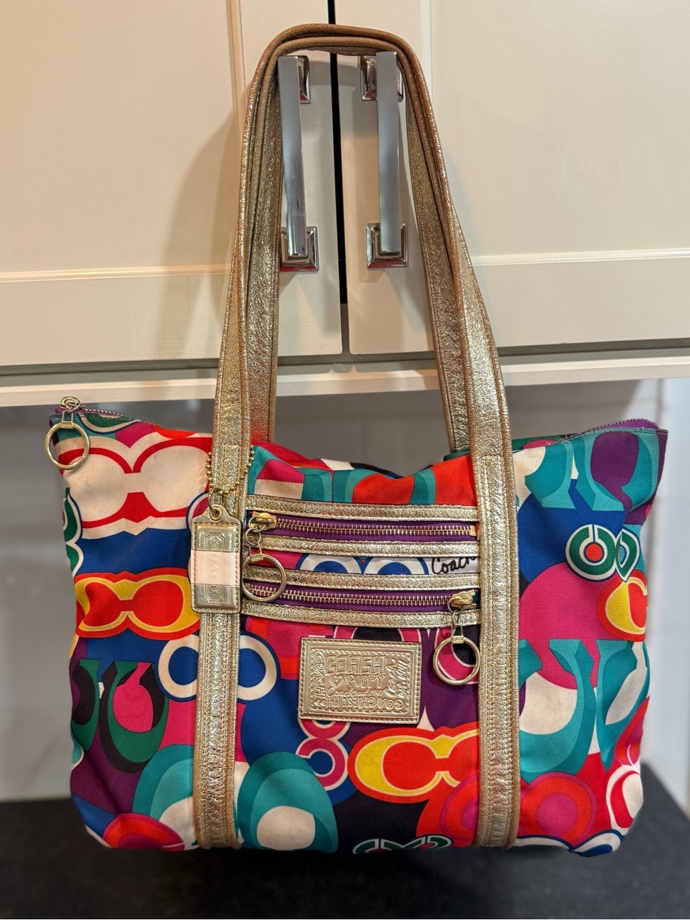 Coach Y2K POPPY POP Signature
Glam Multi Color Large Tote Bag
Purse 13839